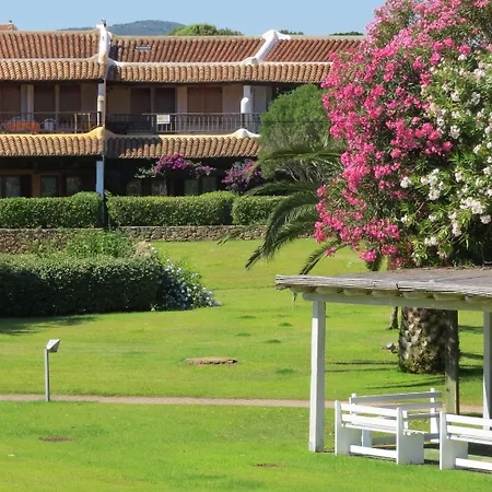 Capo Ceraso Family アパートホテル 4*