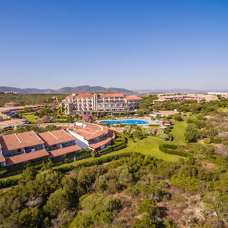 Capo Ceraso Family アパートホテル 4*